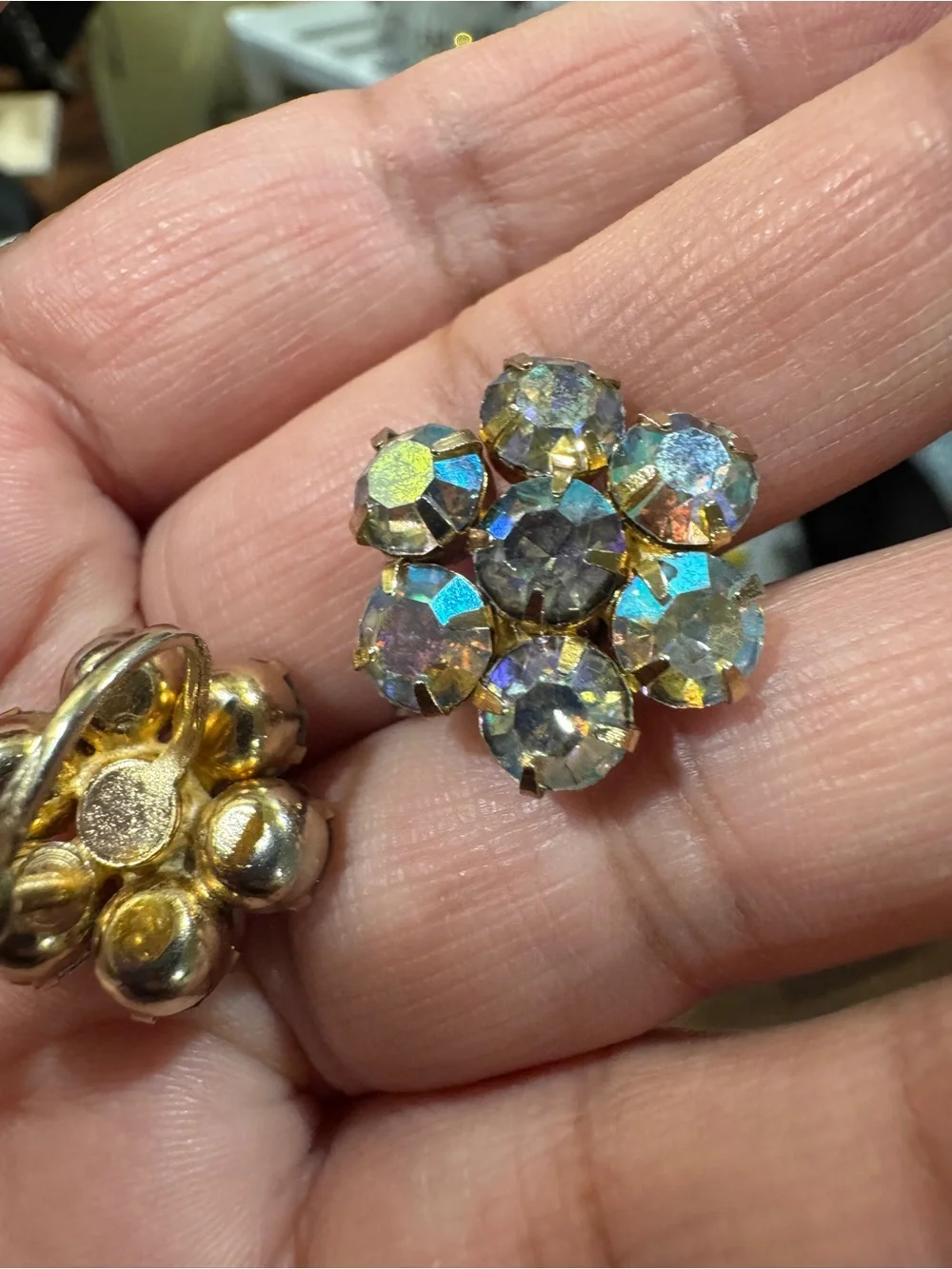 Vintage 1960s Aurora Crystal Cluster Screw back Earrings - Gold Tone - Picture 13 of 16